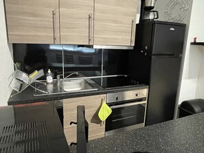 Réfrigérateur, micro-ondes, four, lave-vaisselle
