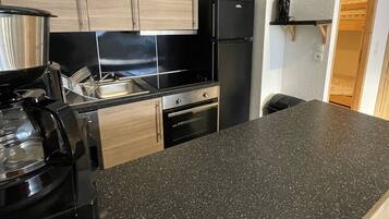 Réfrigérateur, micro-ondes, four, lave-vaisselle