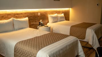 Chambre Standard avec lits jumeaux | 2 chambres, couette en duvet d'oie, minibar, décoration personnalisée