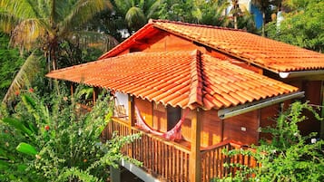 Nhà gỗ Deluxe | Nệm cao su hoạt tính (memory foam), minibar, trang trí khác biệt