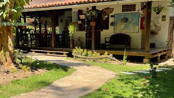 Mặt tiền nơi lưu trú