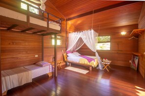 Deluxe-chalet | Memory foam -patjalliset sängyt, minibaari, yksilöllisesti sisustettu