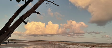 Am Strand, weißer Sandstrand