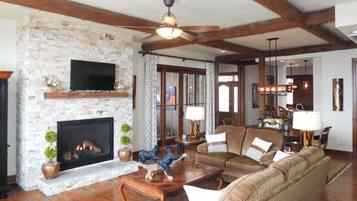 Smart TV, fireplace