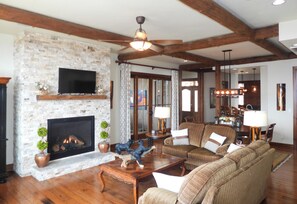 Smart TV, fireplace
