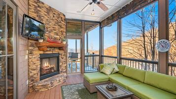 TV connectée, cheminée