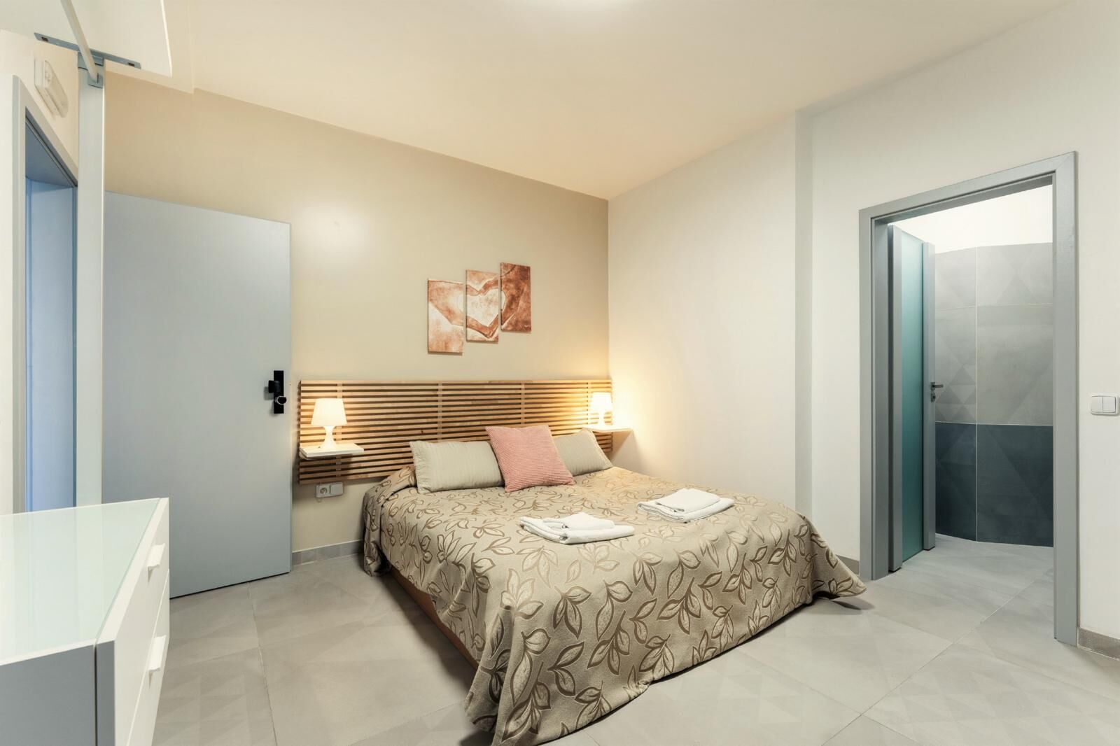 1 habitación y ropa de cama 