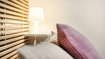 1 bedroom, bed sheets