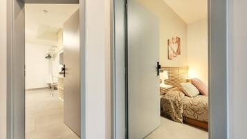 1 bedroom, bed sheets