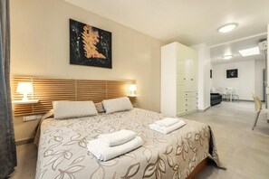 1 Schlafzimmer, Bügeleisen/Bügelbrett, Bettwäsche