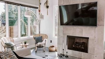 Smart TV, fireplace