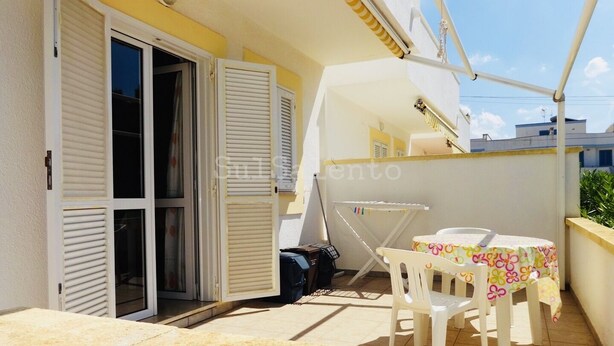 Outdoor dining - Studio apartment BOMB (Lido Marini)
