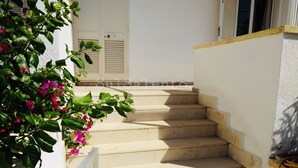 Exterior detail - Studio apartment BOMB (Lido Marini)