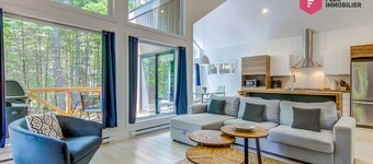 ⭐ Le Bleu Bourgeois de Portneuf 🌲 Private hot tub Sauna Pool Billiards Trails ⭐