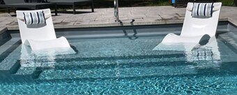 NEW! Warren Woods Pool Retreat on private 5 acres, new large heated pool & hotub