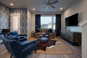 Televisión y oficina 