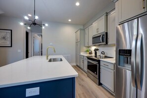 Fridge, microwave, oven, stovetop - 6 Mins to Broadway! Lux Design+Rooftop, Sleeps 12! (Nashville)