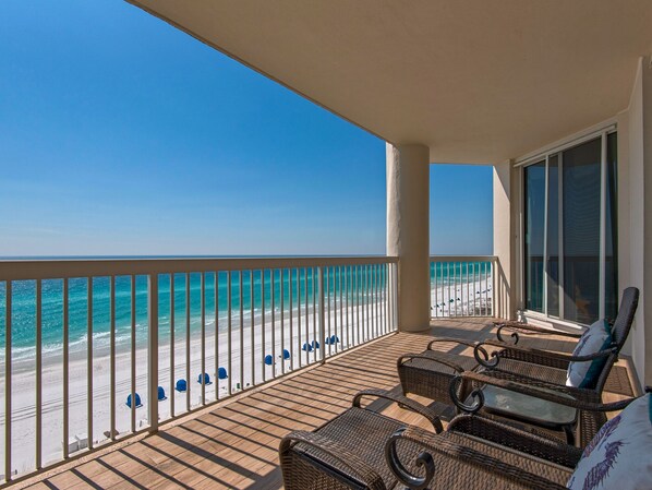 Property grounds - Gulf Front Luxury Condo at Silver Beach Towers (Destin)