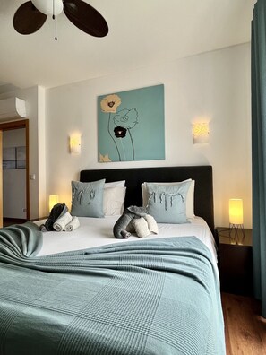 2 habitaciones, tabla de planchar con plancha y cuna de viaje 