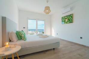 4 bedrooms, desk, soundproofing, iron/ironing board