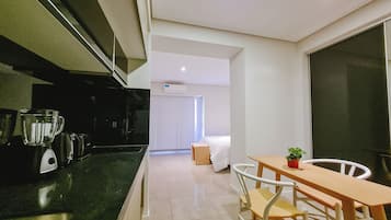 Monolocale | Cucina privata | Microonde, forno, piano cottura, macchina per tè/caffè
