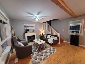 Smart-TV, Kamin, Netflix, Computer