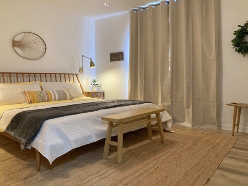Relaxing 2 beds with 2 separate baths townhouse l Perfect for family or business