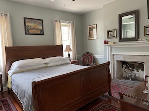 1 bedroom, WiFi, bed sheets - Light Horse Inn: Suite 2 (Harpers Ferry)