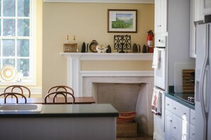 Private kitchen - Light Horse Inn: Suite 1 (Harpers Ferry)