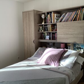 3 bedrooms, desk, iron/ironing board, travel cot