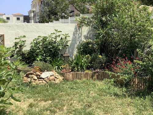 Haut de villa 90m3 climatisé avec jardin et cuisine extérieure privés Borgo