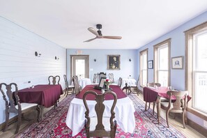 Dining - Light Horse Inn: Suite 4 (Harpers Ferry)