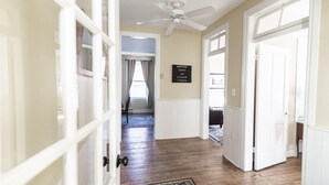 Interior - Merchants Flat Summar (Bolivar)