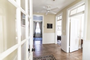 Interior - Merchants Flat Summar (Bolivar)