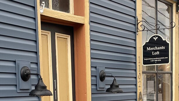 Exterior detail - Merchants Flat Summar (Bolivar)