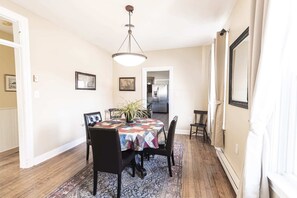 Dining - Merchants Flat Summar (Bolivar)
