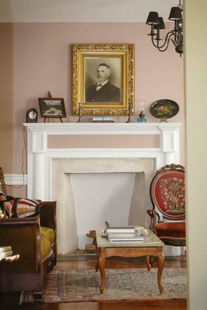 Interior - Light Horse Inn: Suite 7 (Bolivar)