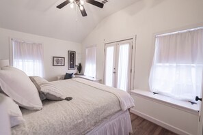 4 bedrooms, WiFi, bed sheets - Vacation Rental: Schilling House (Bolivar)