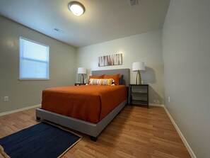 2 bedrooms, desk, WiFi