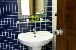 Standard Double or Twin Room | Bathroom | Rainfall showerhead, hair dryer, towels