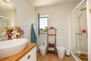 Bruser, hårtørrer, håndklæder, Sæbe