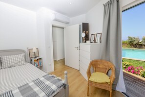 1 soveværelse, skrivebord, strygejern/strygebræt, weekendseng