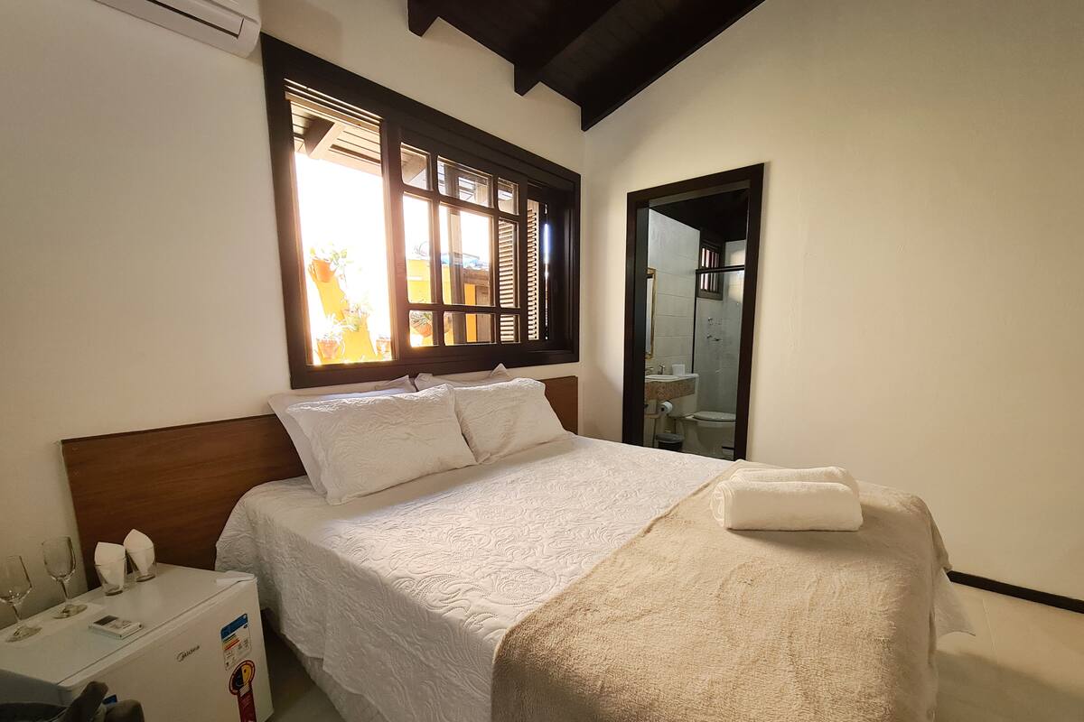 Hypo-allergenic bedding, minibar, free WiFi