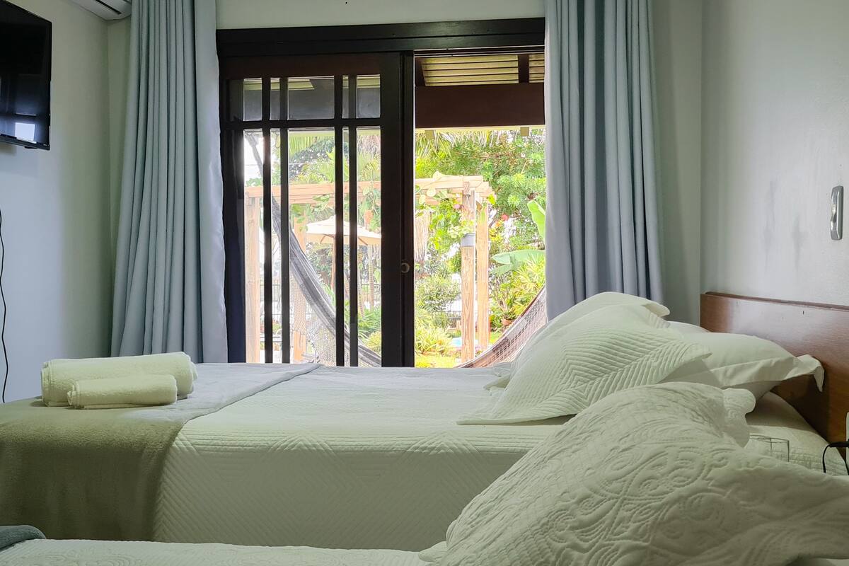 Hypo-allergenic bedding, minibar, free WiFi