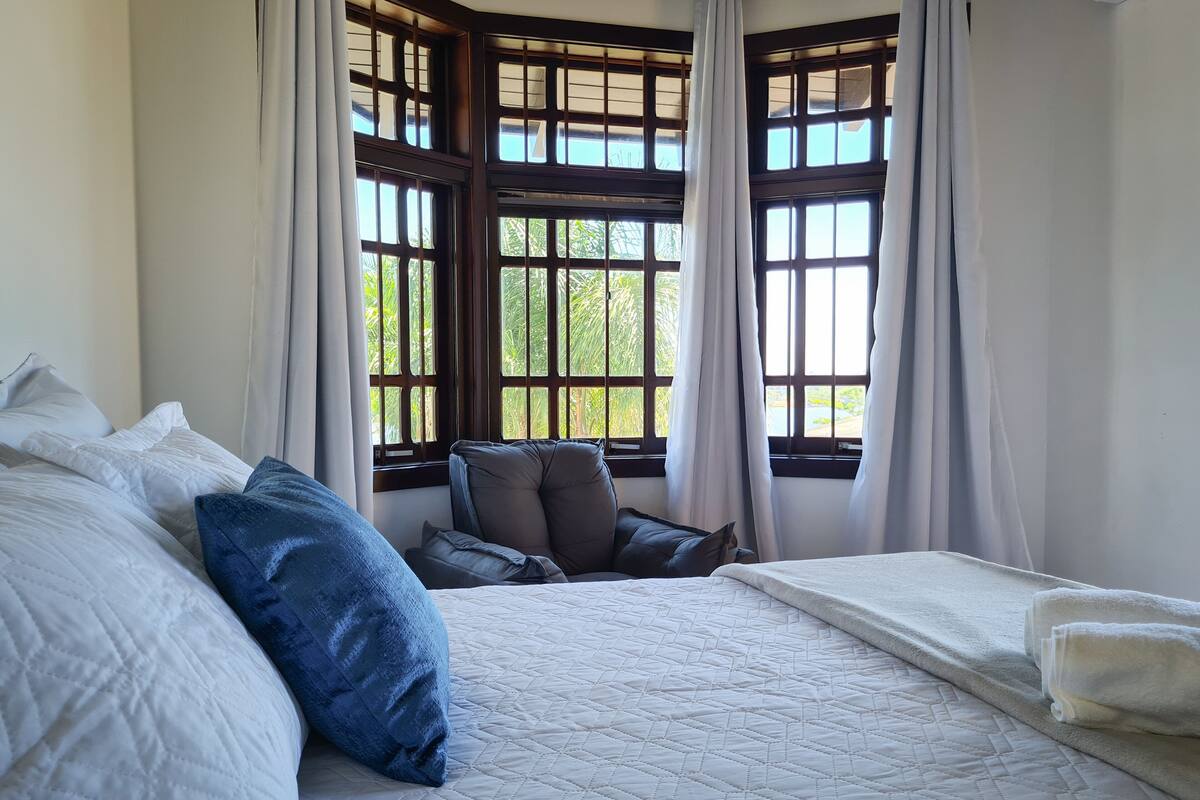 Hypo-allergenic bedding, minibar, free WiFi