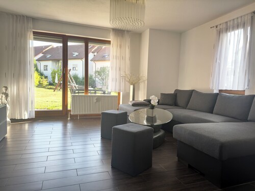 Moderne, großzügige 2 Zimmer Wohnung, Nähe zu Audi, Lidl, Bosch, Kaufland