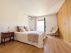 4 Schlafzimmer, Bügeleisen/Bügelbrett, kostenloses WLAN, Bettwäsche