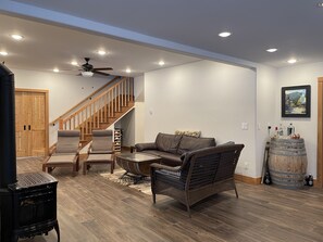 Smart TV - Discover this Gorgeous Cottage Situated Along the Tobacco River! (Eureka)