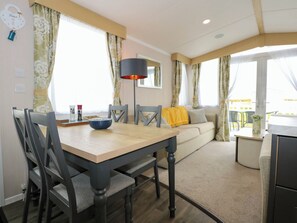 Cottage | Dining - Trewan Lodge (Holyhead)