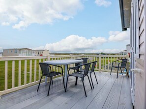 Cottage | Outdoor dining - Trewan Lodge (Holyhead)